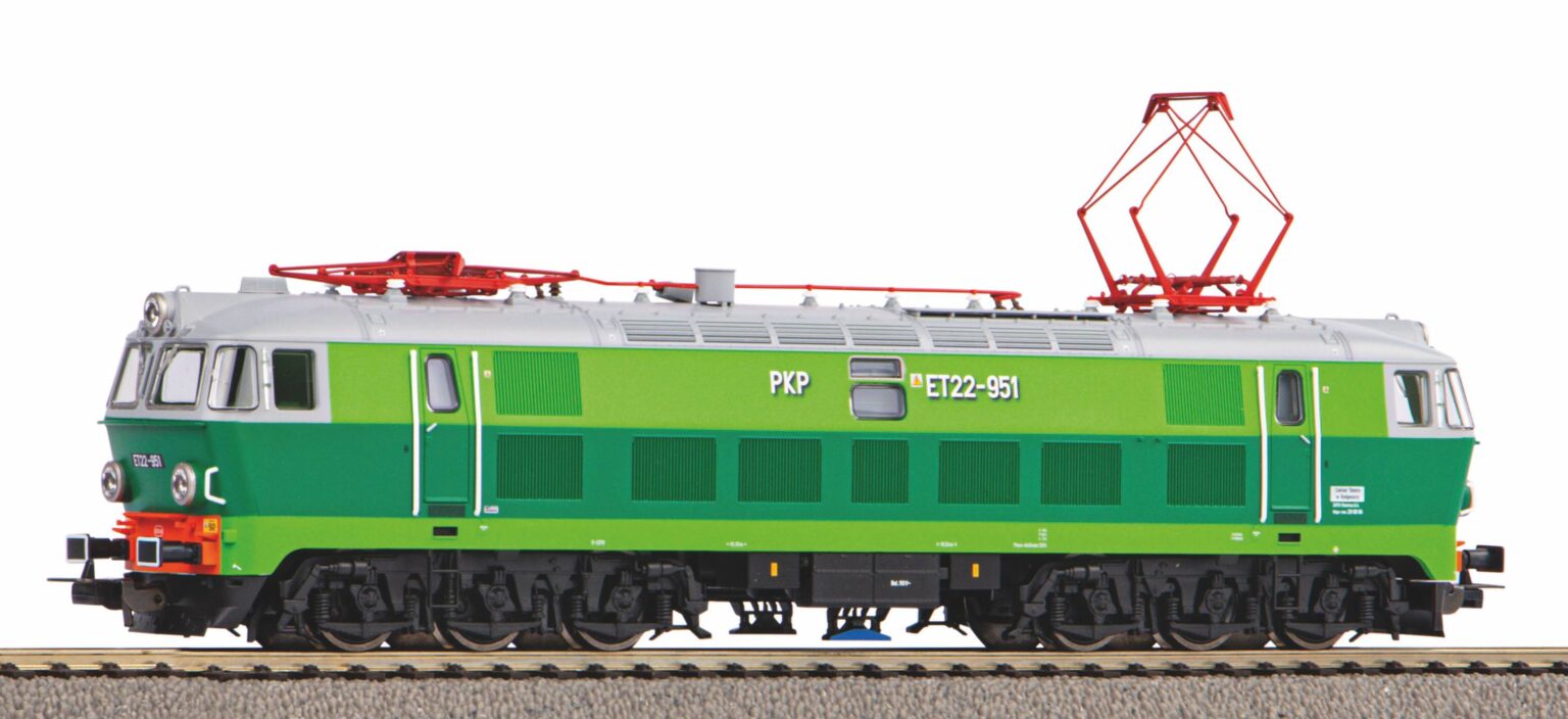 Piko 96337 Electric locomotive ET22, PKP - The Scuderia 46